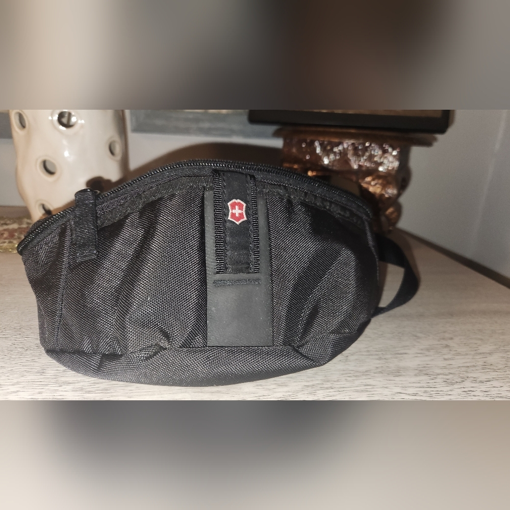 VICTORINOX Black Sport And Travel Waist Pack Fanny Pack 3 Pockets